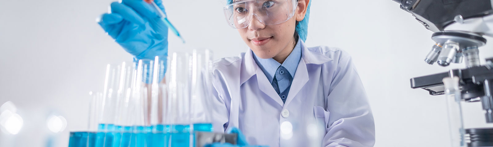   浙江化工可提供醫(yī)藥化工品路線研發(fā)、工藝路線優(yōu)化等專業(yè)技術(shù)支持服務(wù)，主要致力于技術(shù)壁壘高、難度大、附加值高的有機中間體和醫(yī)藥原料藥的工藝開發(fā)、優(yōu)化及雜質(zhì)定性等研究。浙江化工具有一支經(jīng)驗豐富的專家隊伍，致力于解決合成工藝方面的難題，為您提供技術(shù)支持。
<br>
我們長期致力于為各大藥企、科研機構(gòu)提供有機化學(xué)定制合成服務(wù)。主要針對醫(yī)藥、化工等領(lǐng)域的有機合成產(chǎn)品，為這些機構(gòu)提供新分子化學(xué)合成服務(wù)，解決這些研究機構(gòu)在開發(fā)新單體、新分子、新材料時所面臨的有機合成難題，加快研發(fā)進度，節(jié)約研究經(jīng)費，減少在化合物合成方面研究時間。